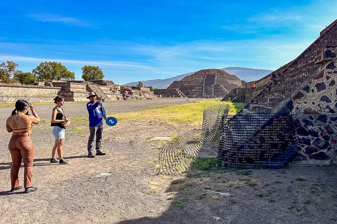 Teotihuacan Early Access Guided Tour with optional Lunch - The restaurant stop and the optional-lunch problem