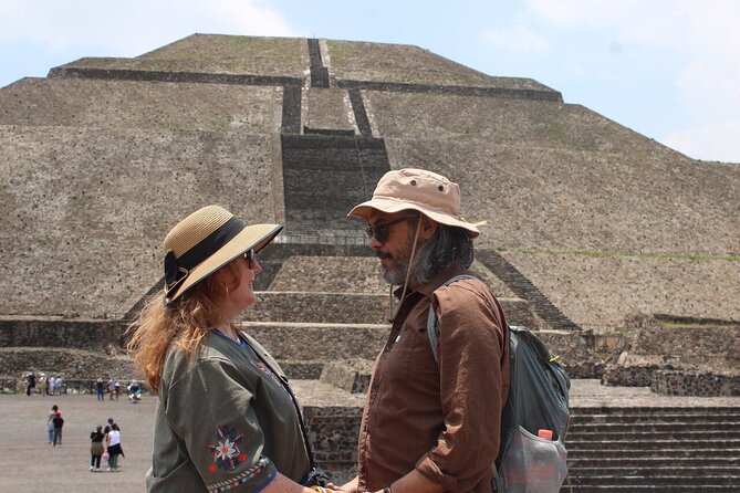 Teotihuacan Express with pick-up in Mexico City - The 30-minute stop at Tlalocan Artesanías y Experiencias