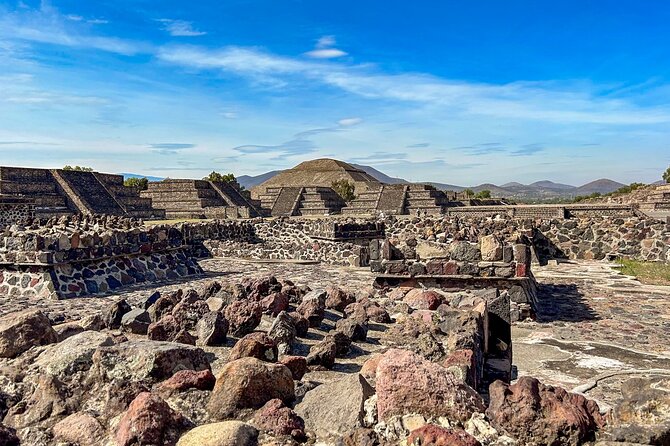 Teotihuacan, Guadalupe Shrine & Tlatelolco Day Tour with Lunch - The bus, meeting point, and group rhythm