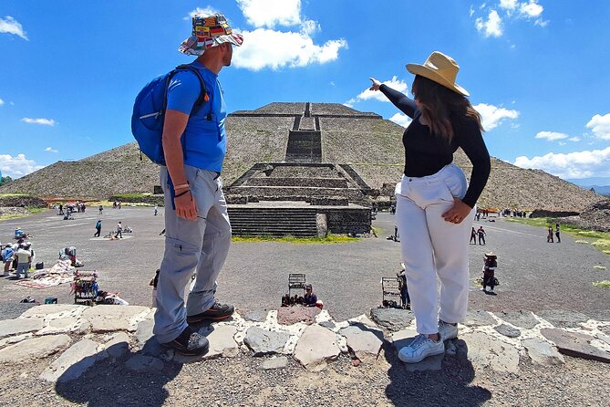 Teotihuacan Hot Air Balloon private or group tour - The balloon launch and the quiet morning above the pyramids