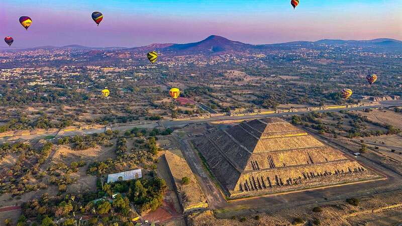 Teotihuacan: Hot Air Balloon Ride with Breakfast & Transport - Forty-five minutes above the pyramids