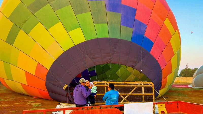 Teotihuacan: Hot Air Balloon Ride with Breakfast & Transport - Leaving Reforma before the city wakes