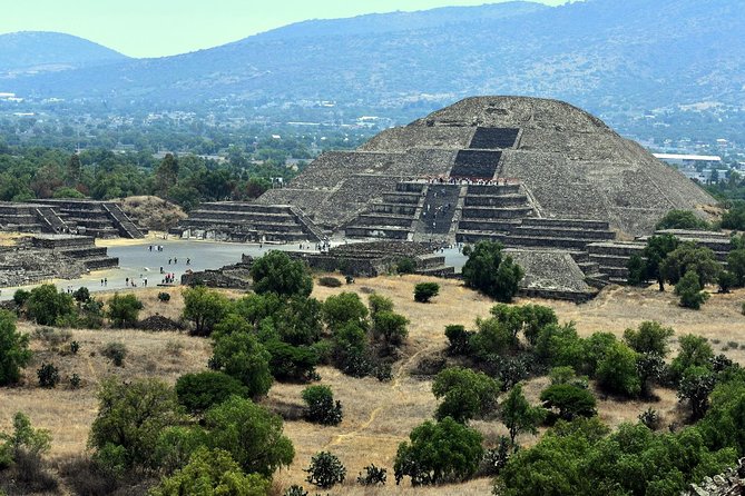 Teotihuacan Piramids and Shrine of Guadalupe without Lunch from Mexico City - The Shrine of Guadalupe and Tres Culturas Plaza
