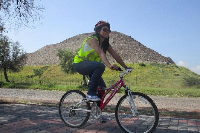 Teotihuacán plus Bike Tour - The mural-filled neighborhood and cave observatory