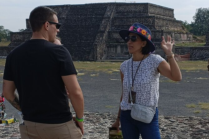 Teotihuacan Private Tour and Shared Hot Air Balloon Ride - Walking the Avenue of the Dead with a private guide