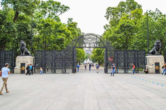 Teotihuacan Pyramids and Mexico City Tour - Soumaya Museum and Polanco’s polished side