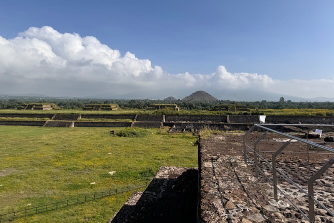 Teotihuacan: Pyramids, Caves & Culinary Experience - Starting at the Quetzalcóatl complex