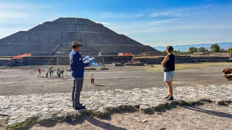 Teotihuacan Pyramids: Guided Tour with Entry Ticket Included - Key points at a glance