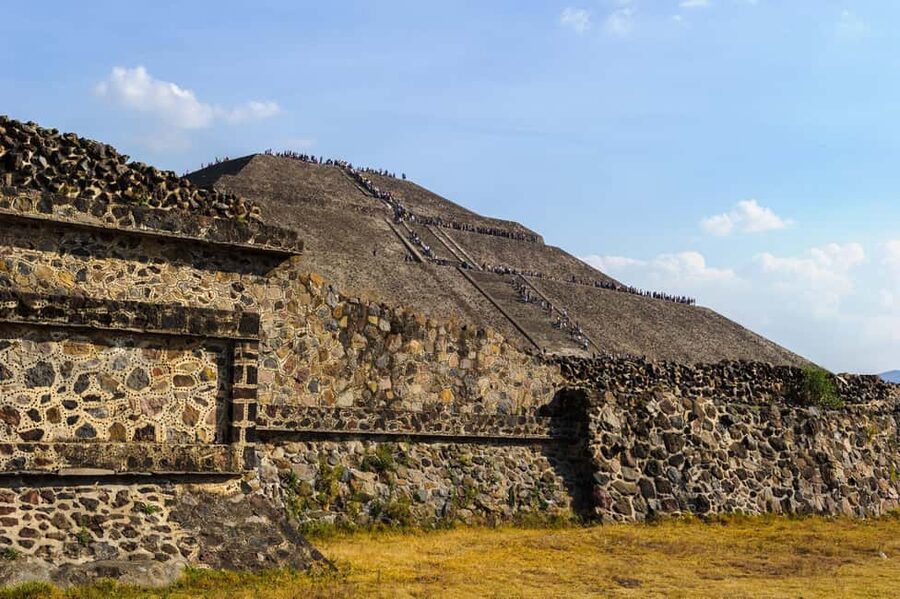 Teotihuacan Pyramids: Guided Tour with Entry Ticket Included - Facing the Pyramid of the Sun