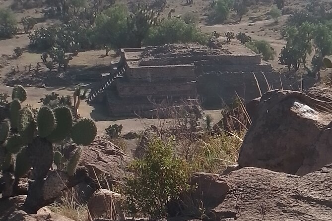 Teotihuacan Pyramids tour - Making room for lunch near the pyramids
