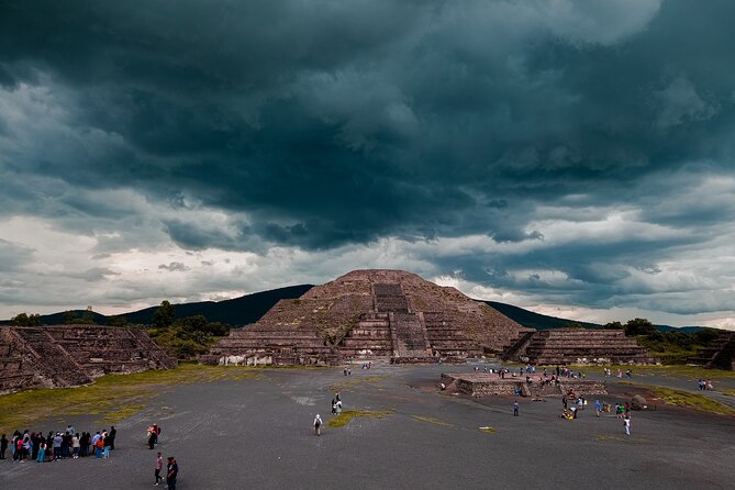 Teotihuacán Pyramids Tour, Guadalupe Sanctuary and 3 cultures - Teotihuacán in a focused 90-minute visit