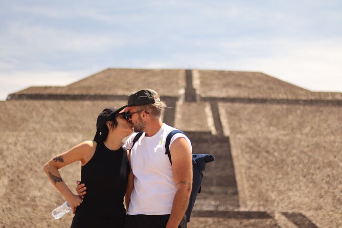Teotihuacan Pyramids with Cave Visit and CDMX Transportation - Lunch at Restaurante Huehueteotl