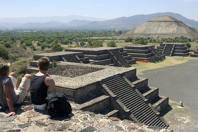 Teotihuacan, Shrine of Guadalupe & Tlatelolco - Lunch and the local liquor tasting