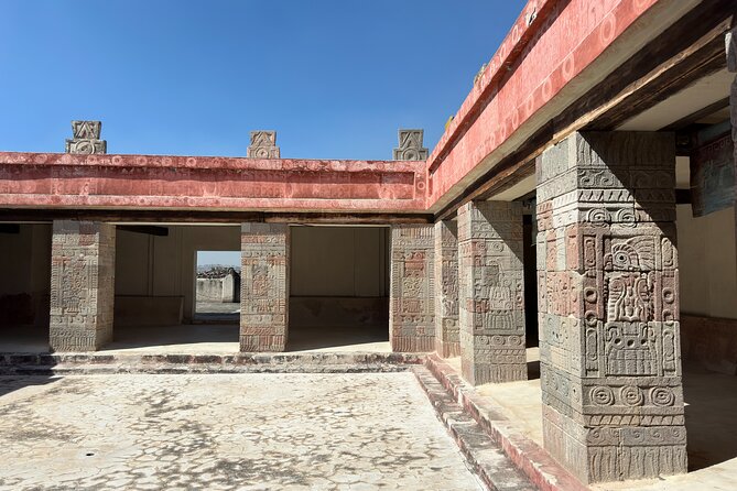 Teotihuacan Tour with Basilica of Guadalupe and Tlatelolco - The craft house and its sales stop
