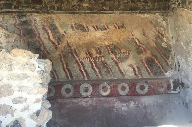 Teotihuacan Tours - Walking in front of the Pyramid of the Sun