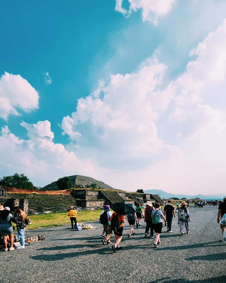 Teotihuacan VIP: Tour of the pyramids and Basilica of Guadalupe, tourist areas - Getting out of Mexico City early