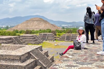 Teotihuacan without obligatory stops. No shops or restaurants. - Walking the Causeway of the Dead