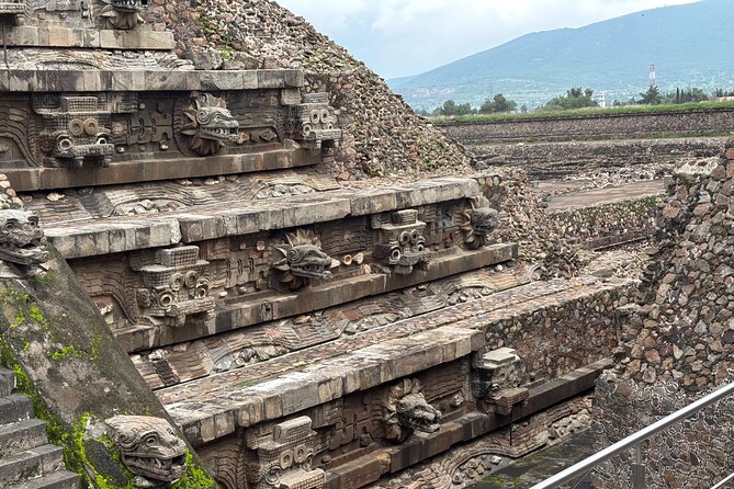 Teotihuacan without obligatory stops. No shops or restaurants. - Group size and the cost of $56