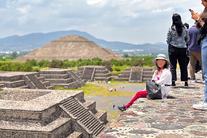 Teotihuacan without obligatory stops. No shops or restaurants. - Walking the Causeway of the Dead
