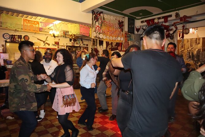 The Mexico City Pub Crawl: A real chilango night - Pulquería La Risa introduces pulque