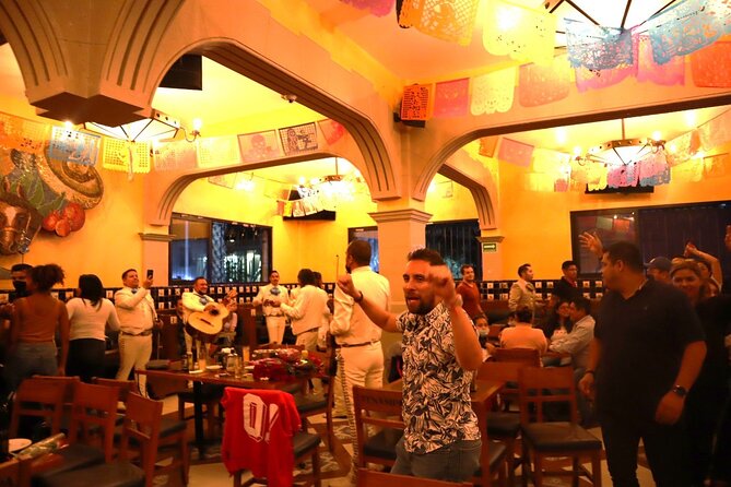 The Mexico City Pub Crawl: A real chilango night - Salón Tenampa finishes with tequila and mariachi