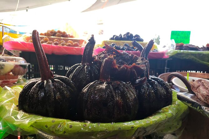 Tortilla Crawl: Food Tour in Mexico City - Jamaica Market: flowers, corn, fruit, and food