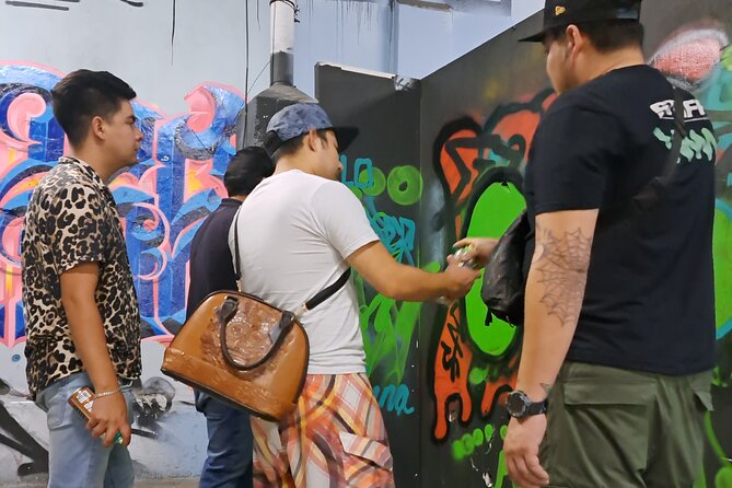 Tour Evolution of Muralism paints your Grafiti - Ex Fábrica MX: from flour factory to graffiti space