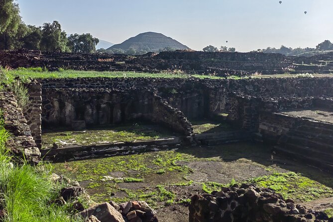 Tour to Teotihuacan from CDMX with entrances included - Rosetta bakery: a short and useful breakfast stop