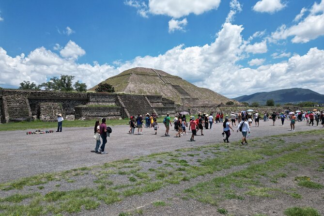 Tour to Teotihuacan with visit to ancient caves and CDMX transportation - Maguey, obsidian, and three local drinks