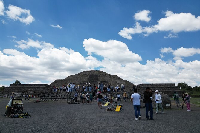 Tour to Teotihuacan with visit to ancient caves and CDMX transportation - Lunch near the pyramids, with a cave setting