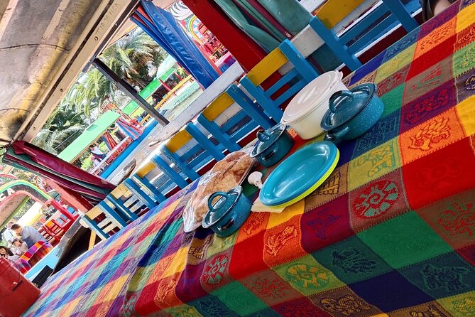 Tour to Xochimilco and Coyoacan and Frida Khalo - Xochimilco by trajinera, the heart of the day