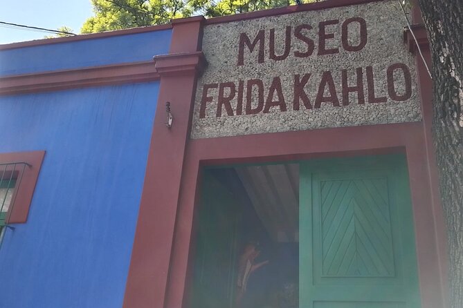 Tour to Xochimilco and Coyoacan and Frida Khalo - Food, music, shopping, and extra charges