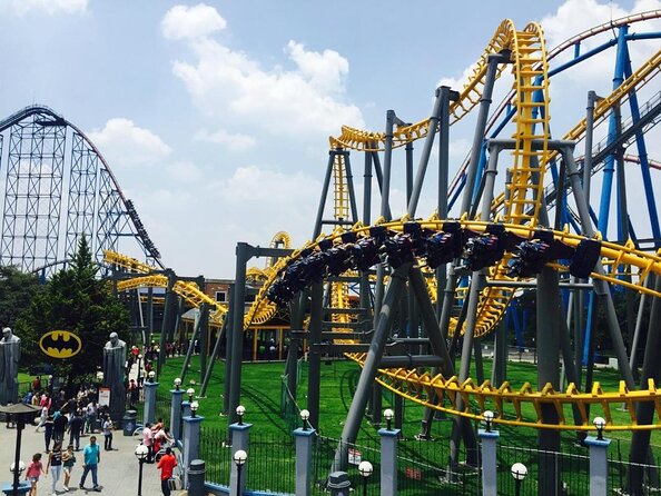Transportation and access to Six Flags amusement park - Key points to know before you book