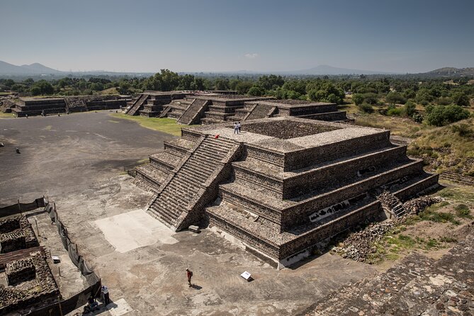 Unlock Teotihuacan Pyramids: Private Tour & Delicious Local Lunch - Walking the Avenue of the Dead