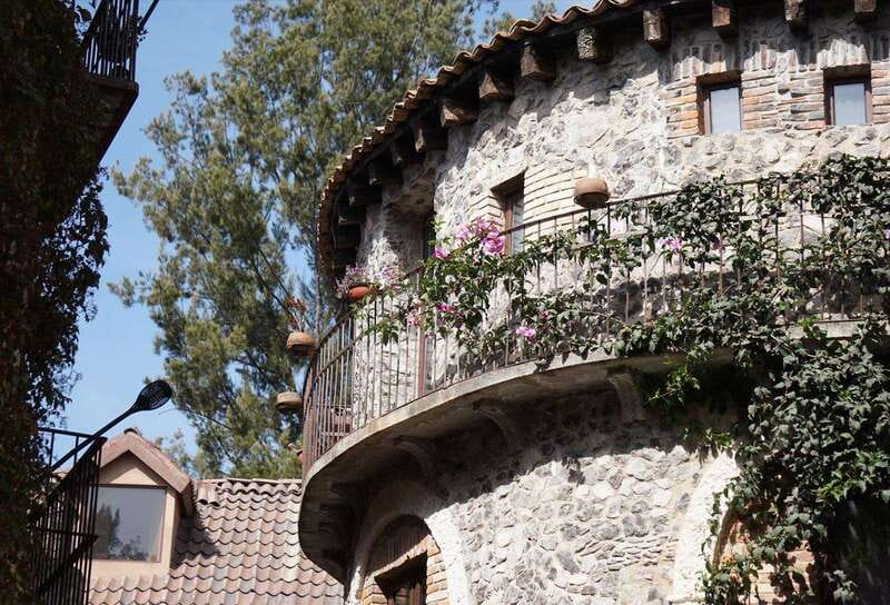Val´quirico And The City of Angels Puebla From Mexico City - Arriving at Val’Quirico’s stone streets