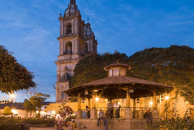 Valle de Bravo: Private & Small group tour from Mexico City - Santa María Ahuacatlán and the Black Christ