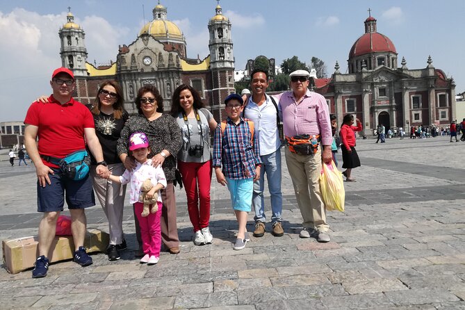 VIP City Tour In Mexico City Driver and Guide Included. - La Ciudadela for crafts and souvenirs