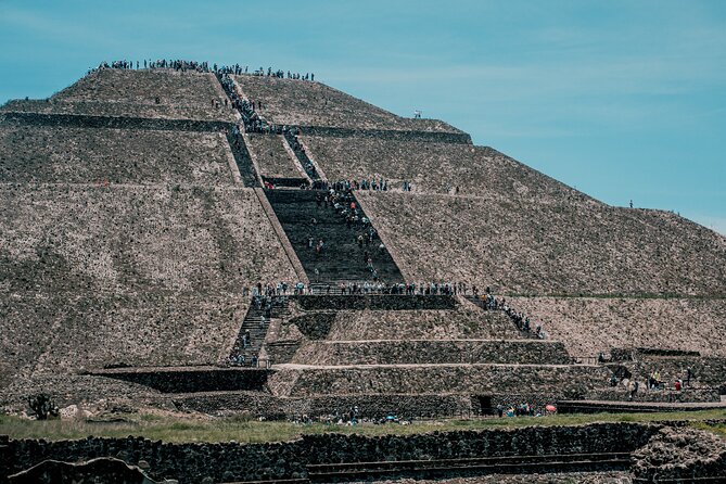 VIP Teotihuacan & Guadalupe Shrine Tour: A Journey Through Time - Entering the Basilica de Santa Maria de Guadalupe