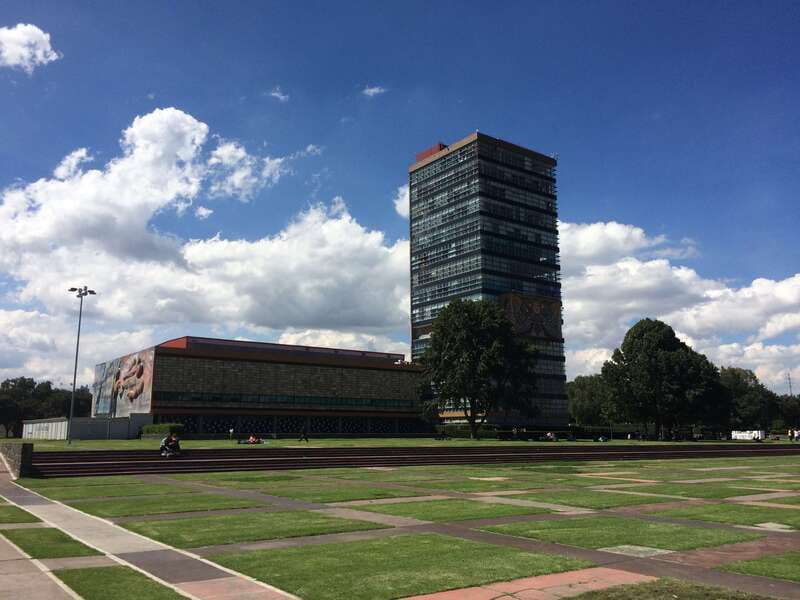 Walk around UNAM campus, a UNESCO World Heritage Site - The 1950s vision behind University City