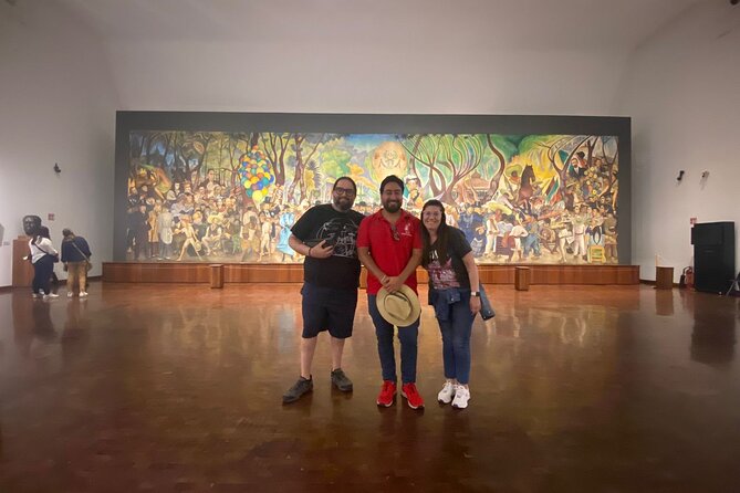 Walking Tour in Historic Center CDMX - Teatro de la Ciudad brings a personal story