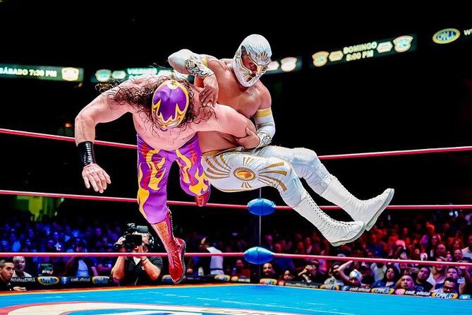 Wrestling + Tacos and Mezcal the best Experience - Getting into Arena México
