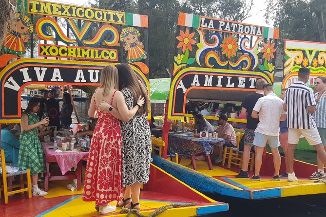 "Xochimilco: A Floating Mexican Fiesta" - What you will see along the canal route