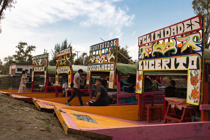 Xochimilco BOAT LIGHT PARTY WITH 1 DRINK AND 4 TAQUITOES + 18 - Drinks, snacks, and the food-package confusion