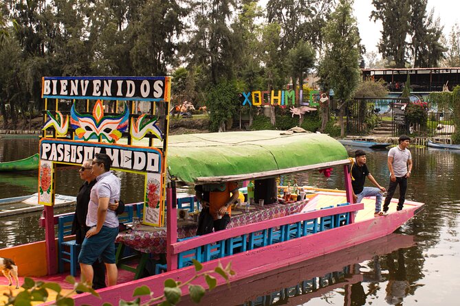 Xochimilco BOAT LIGHT PARTY WITH 1 DRINK AND 4 TAQUITOES + 18 - Who will enjoy this boat party most