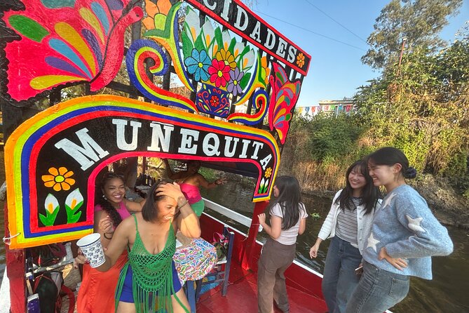 Xochimilco BOAT LIGHT PARTY WITH 1 DRINK AND 4 TAQUITOES + 18 - The trajinera setting and what it offers