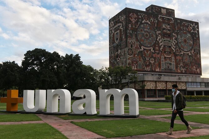 Xochimilco, Casa de Frida Kahlo, Coyoacán and UNAM - Xochimilco by trajinera
