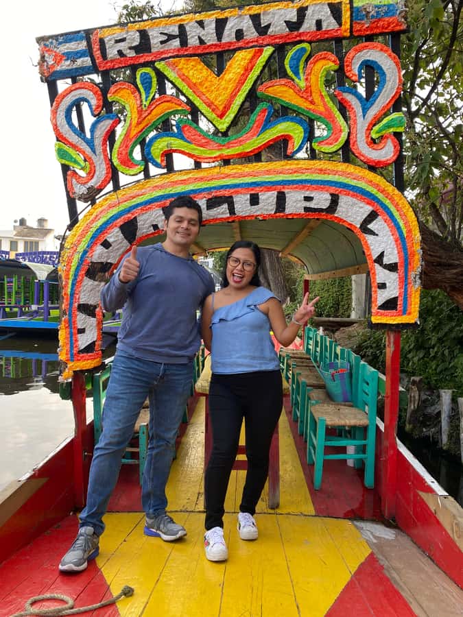 Xochimilco: Food and Trajinera Ride with Local Women - Walking through two local markets