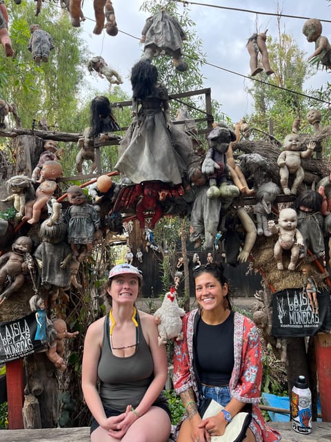 Xochimilco : Island of the dolls, tequila and mezcal CDMX - Leaving a doll behind