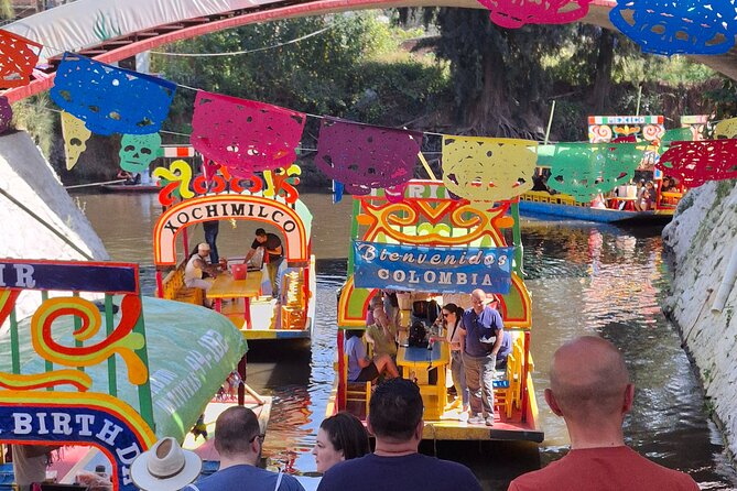 Xochimilco without Traps for Tourists BS"D - What You See During the One-Hour Ride